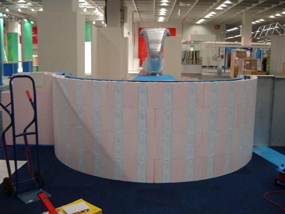 Power S Steine, mit dem praktischen Stecksystem zum eigenen Pool - Ansicht der Power S Bogensteine aufgestellt