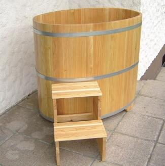 Sauna-Tauchbecken Lärche, innen und außen beschichtet von Achleitner