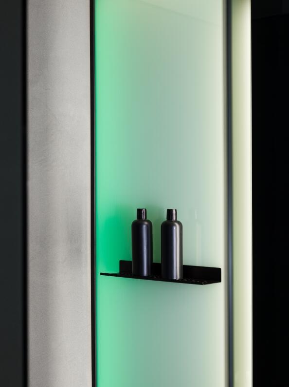 Ablagefach der Tylö Dampfdusche Vista