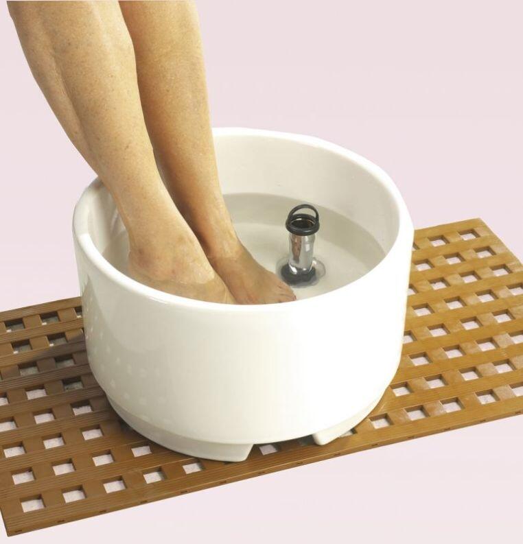 Fußbecken für ein warmes Fußbad nach der Sauna