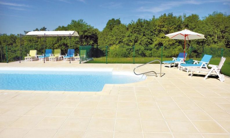 Beckenrandsteine Sparta mit Pflasterplatten Olympia