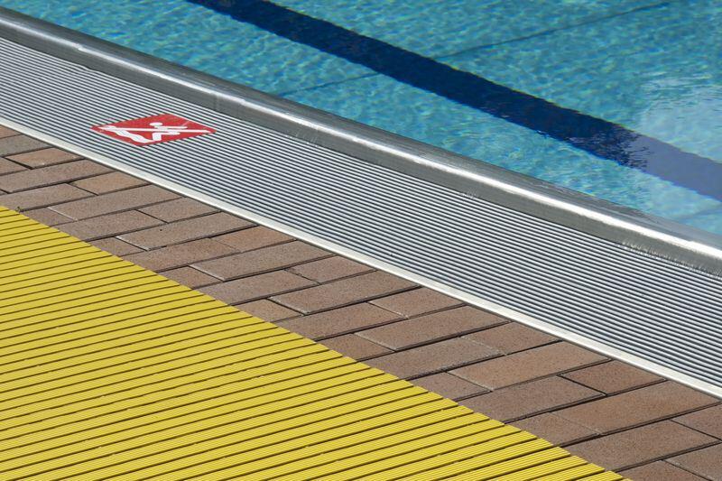 EHA Manuplast Baderost gelb im Schwimmbadbereich